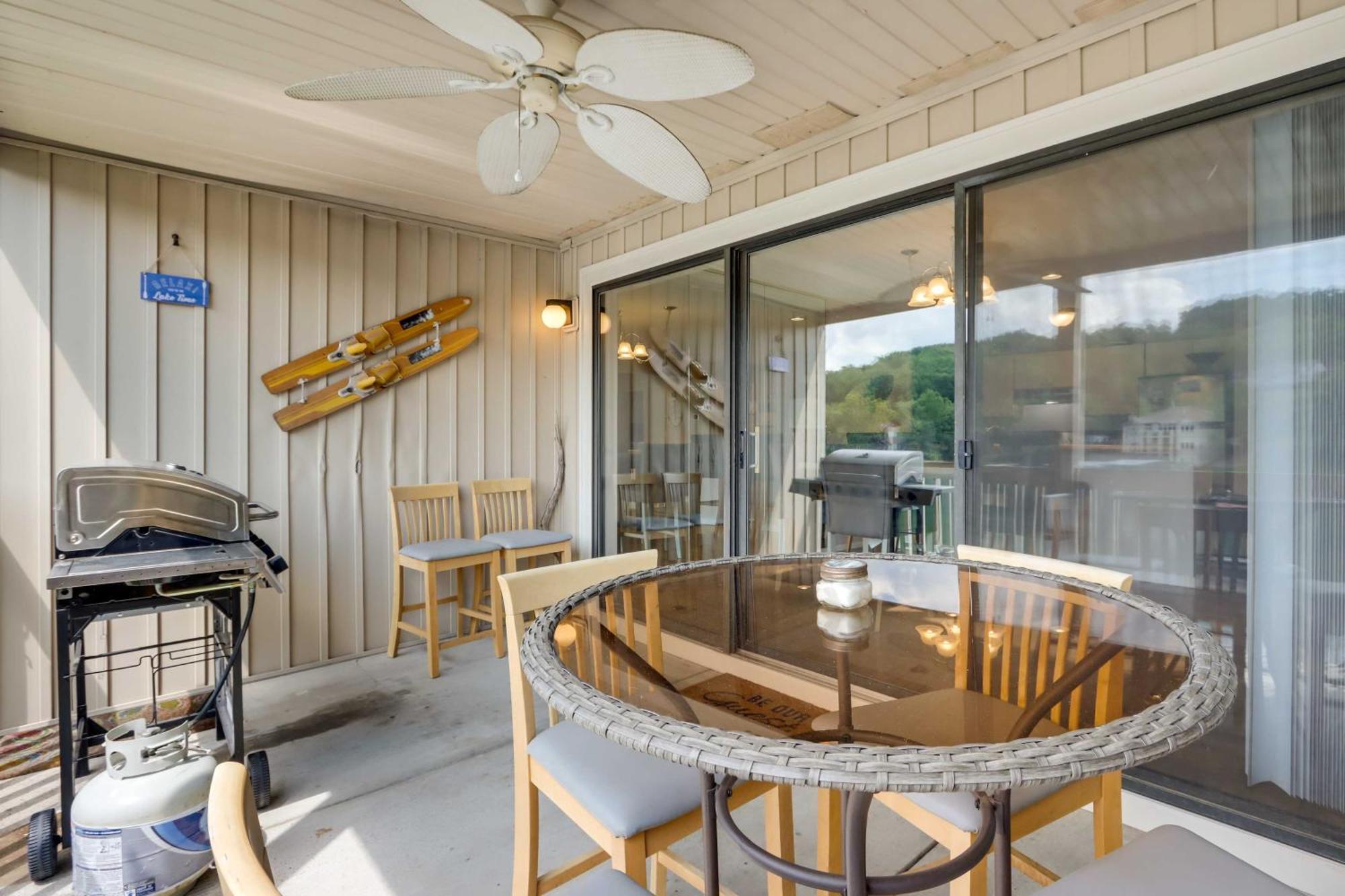 Lakefront Osage Beach Condo With Community Pool ภายนอก รูปภาพ