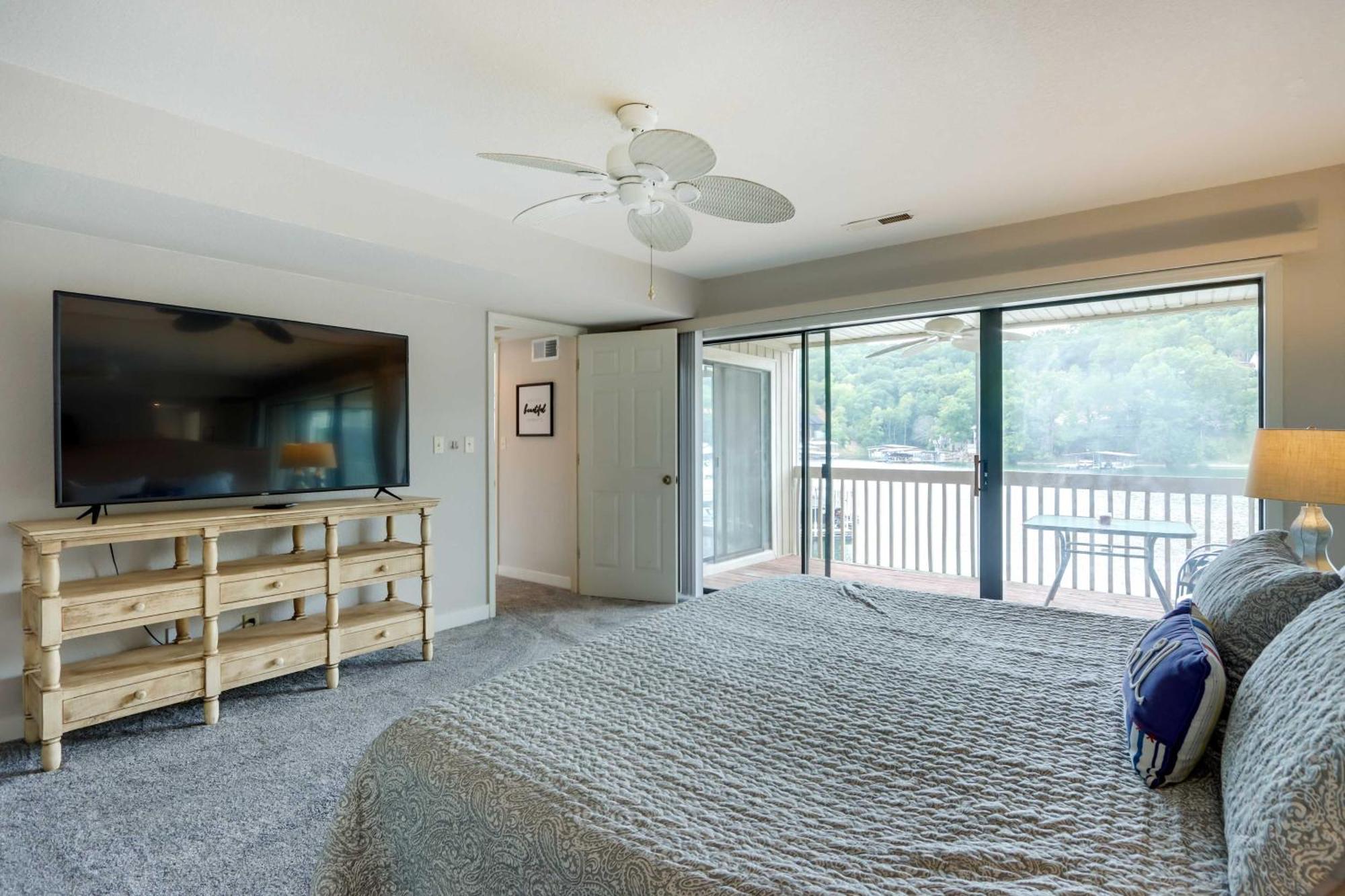 Lakefront Osage Beach Condo With Community Pool ภายนอก รูปภาพ